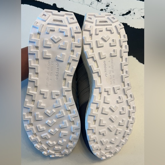 ADIDAS *RETROPY E5* ULTRABOOST WOMENS 9 PINK NAVY TENNIS SHOES RUNNING - Picture 6 of 6